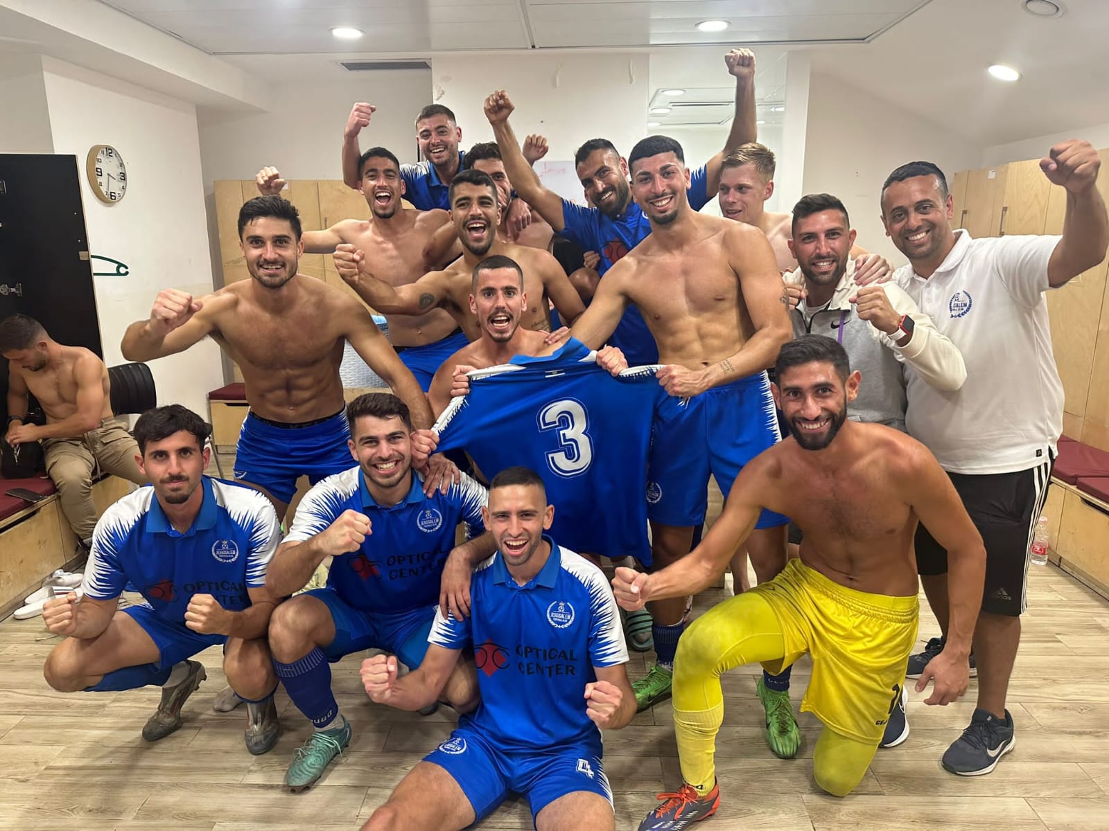 שחקני מ.כ ירושלים בסיום המשחק